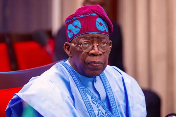 Rais wa Nigeria Bola Tinubu Aenda Makka Kuiombea Nchi Yake