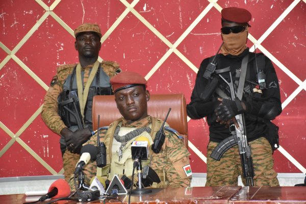 Fahamu Kwa Nini Rais Ibrahim Traoré Huvaa Sare Za Kijeshi Kila Wakati?