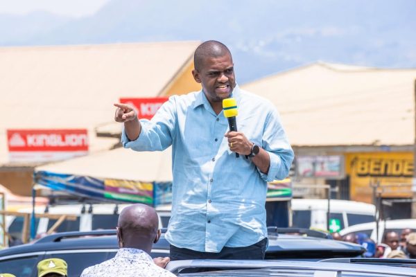 Mbeya Yalipuka Kwa Shangwe, Wananchi Wampokea Kwa Wingi Makamu Wa Rais