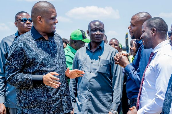 Makamu wa Rais Awabana Katavi, Atoa Kikomo Cha Desemba Kwa Mradi wa Umeme Mpanda