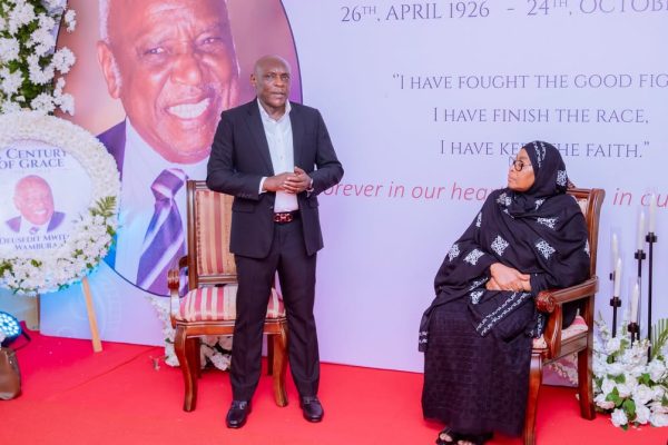 Rais Samia Amfariji IGP Wambura Baada ya Kifo cha Baba Yake (Picha +Video)