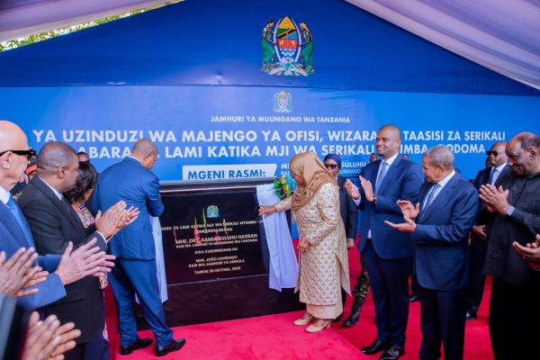 Rais Samia na Rais wa Angola Wafungua Barabara za Lami Mtumba