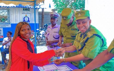 Polisi Wahitimisha Mafunzo ya Udereva Kwa Vijana 114, Wakabidhi Leseni Bure - Global Publishers